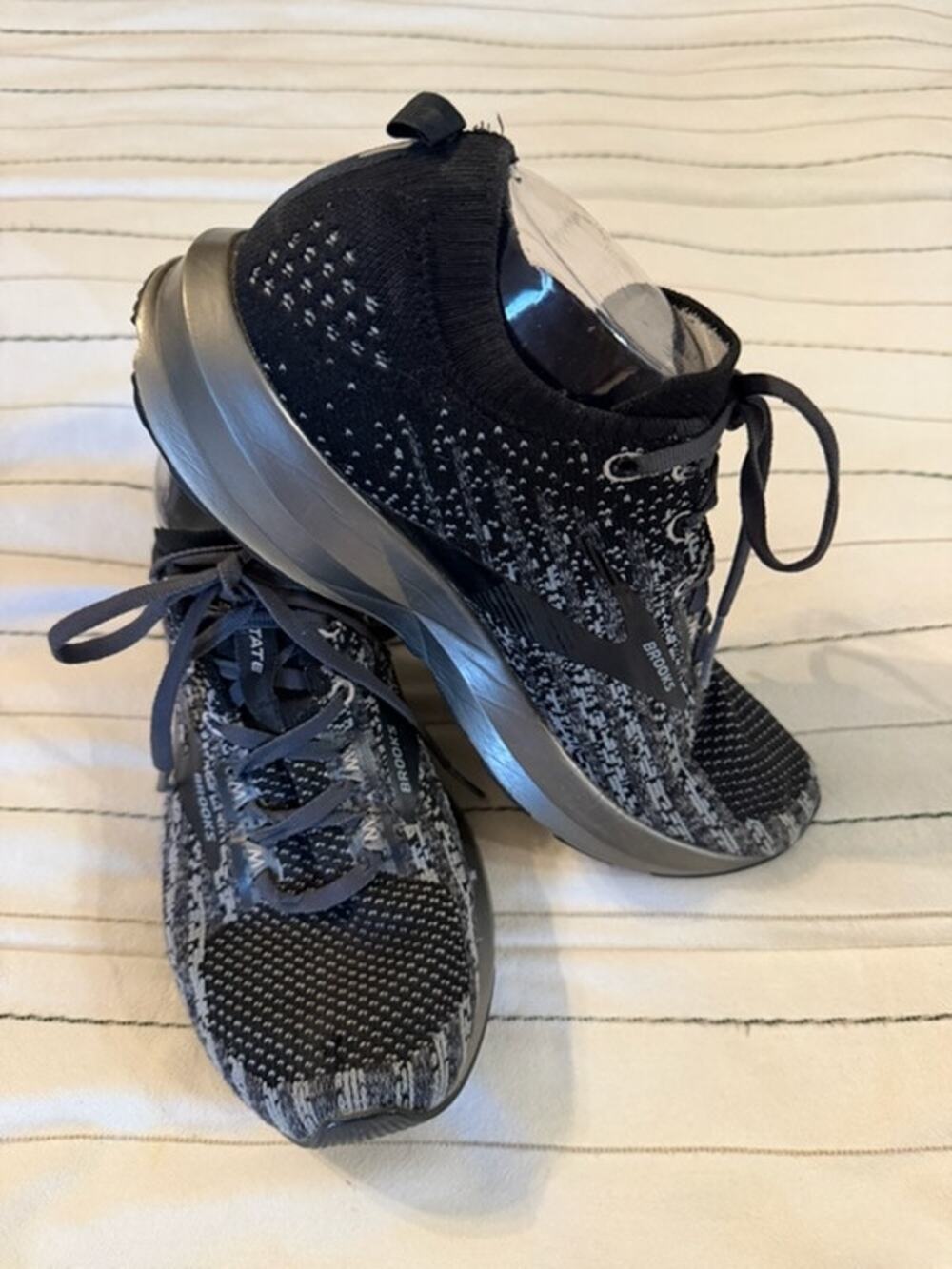 Brooks Levitate 3 Black Gray Speckled Knit Running Shoes